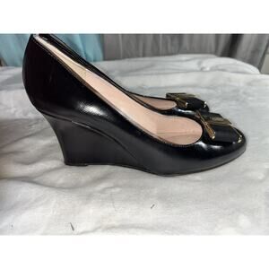 Kate Spade Black Patent Leather Wedge Pumps Gold Bow Size 6.5